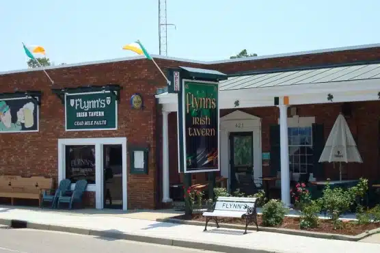 1449527223 flynns irish tavern