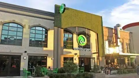 1482160660 wahlburgers 01