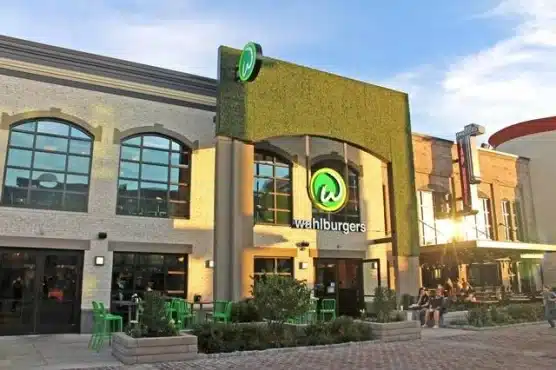 1482160660 wahlburgers 01